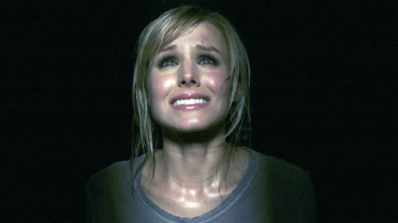 Kristen Bell parece asustada en Pulse