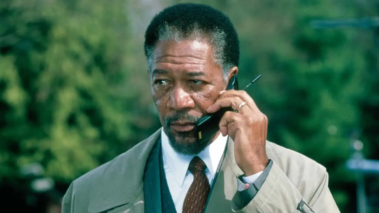 Morgan Freeman protagoniza un thriller de 103 minutos de la franquicia de 34 novelas, ahora una sensación de streaming