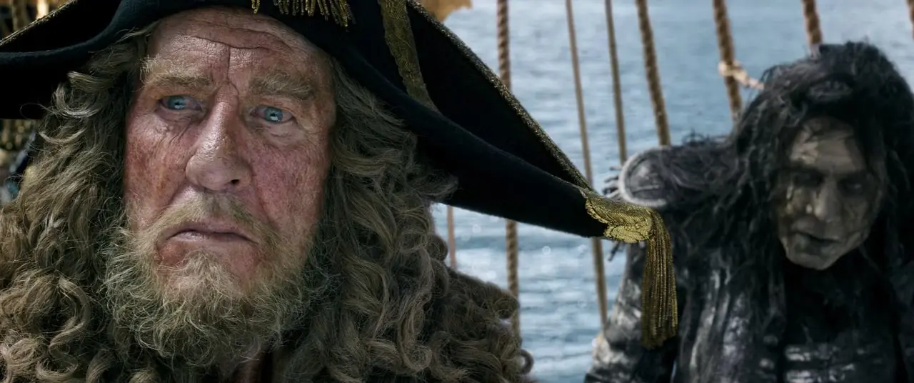 Piratas del Caribe 5 - Barbossa (Geoffrey Rush) y Salazar (Javier Bardem)