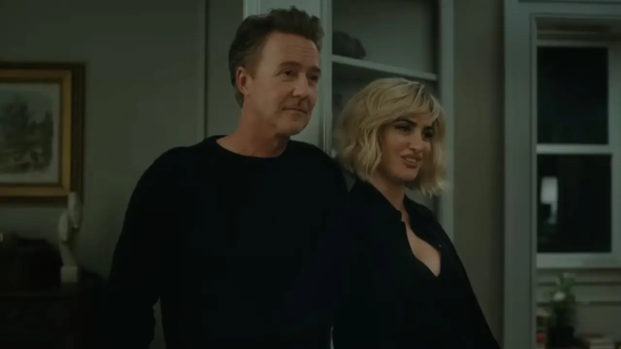 Edward Norton y Penélope Cruz en La invitación