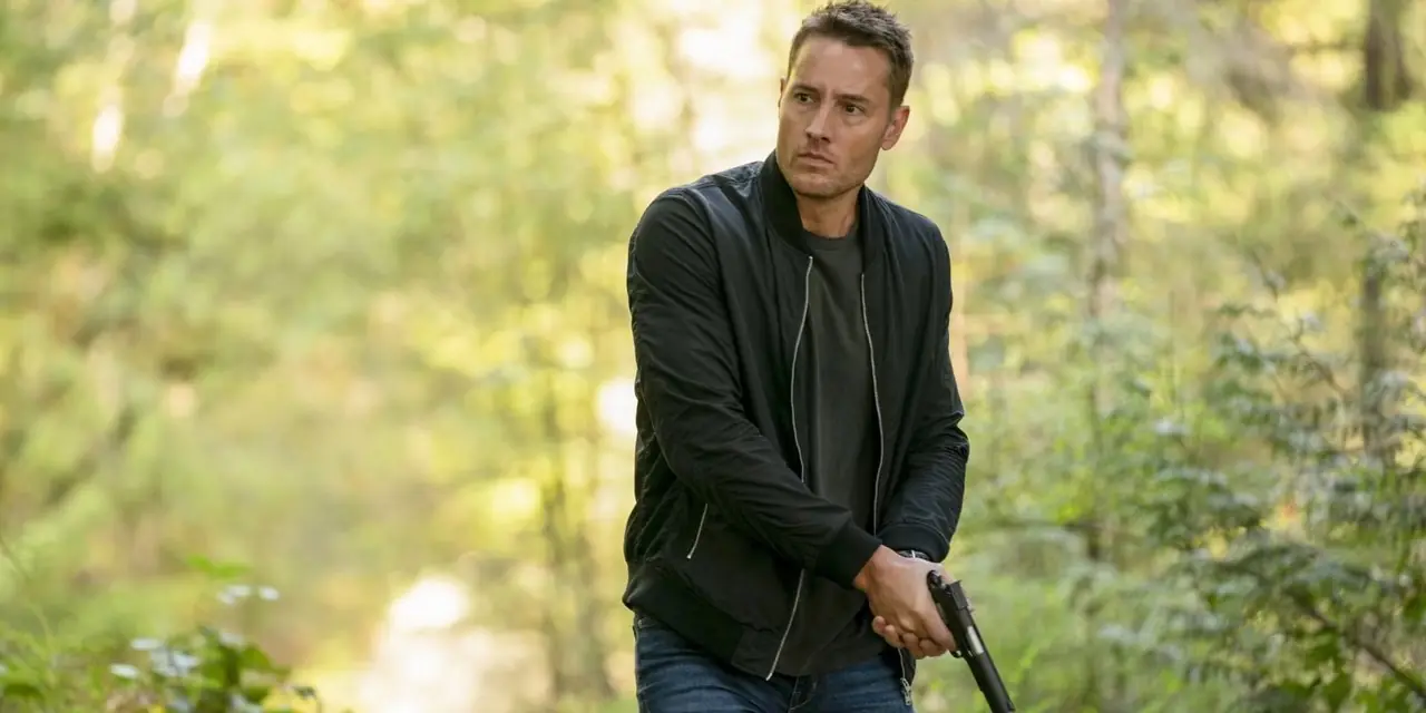 저스틴 하틀리(Justin Hartley)는 트래커 파일럿에서 숲 속에서 총을 들고 있는 콜터 쇼(Colter Shaw) 역을 맡았습니다.