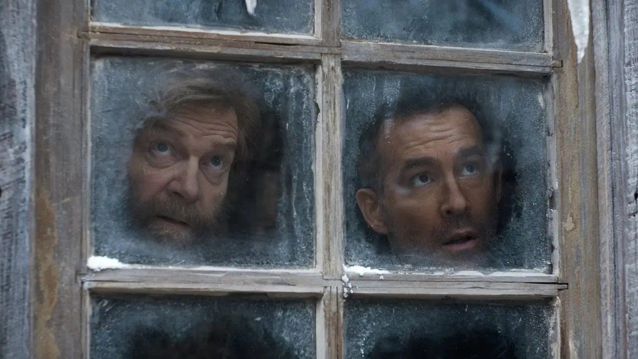 Kenneth Branagh en Ryan Reynolds kijken door het raam in Mayday