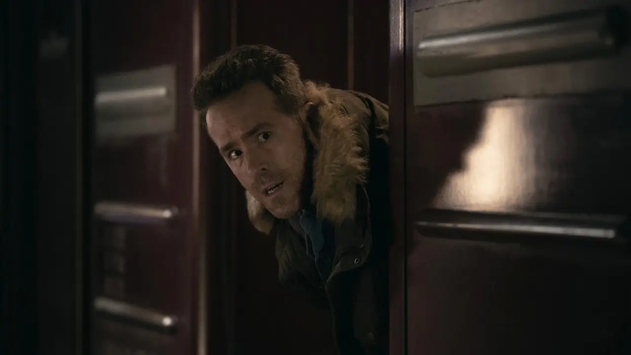 Ryan Reynolds kikade ut huvudet i Mayday