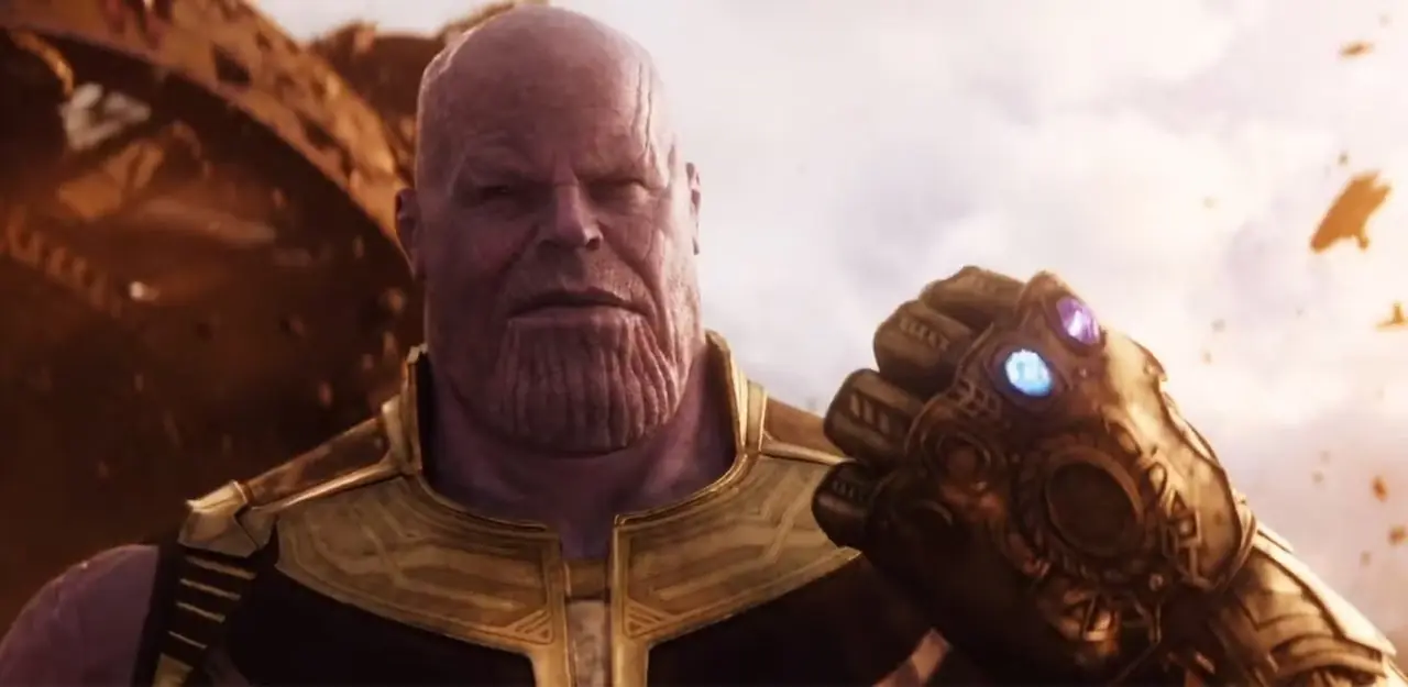 Thanos usa el Guantelete del Infinito en Avengers Infinity War Thanos usa el Guantelete del Infinito en Avengers Infinity War