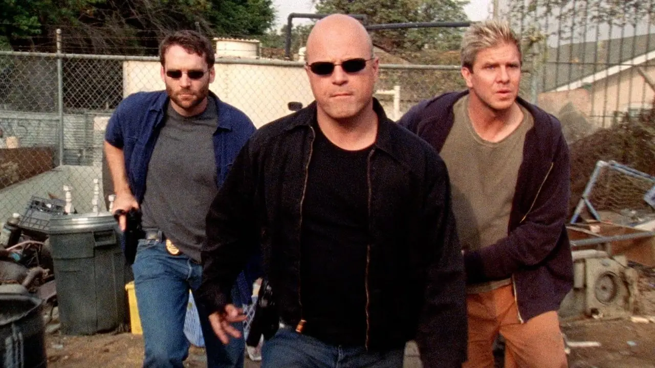 Vic Mackey med backup i The Shield Vic Mackey med backup i The Shield