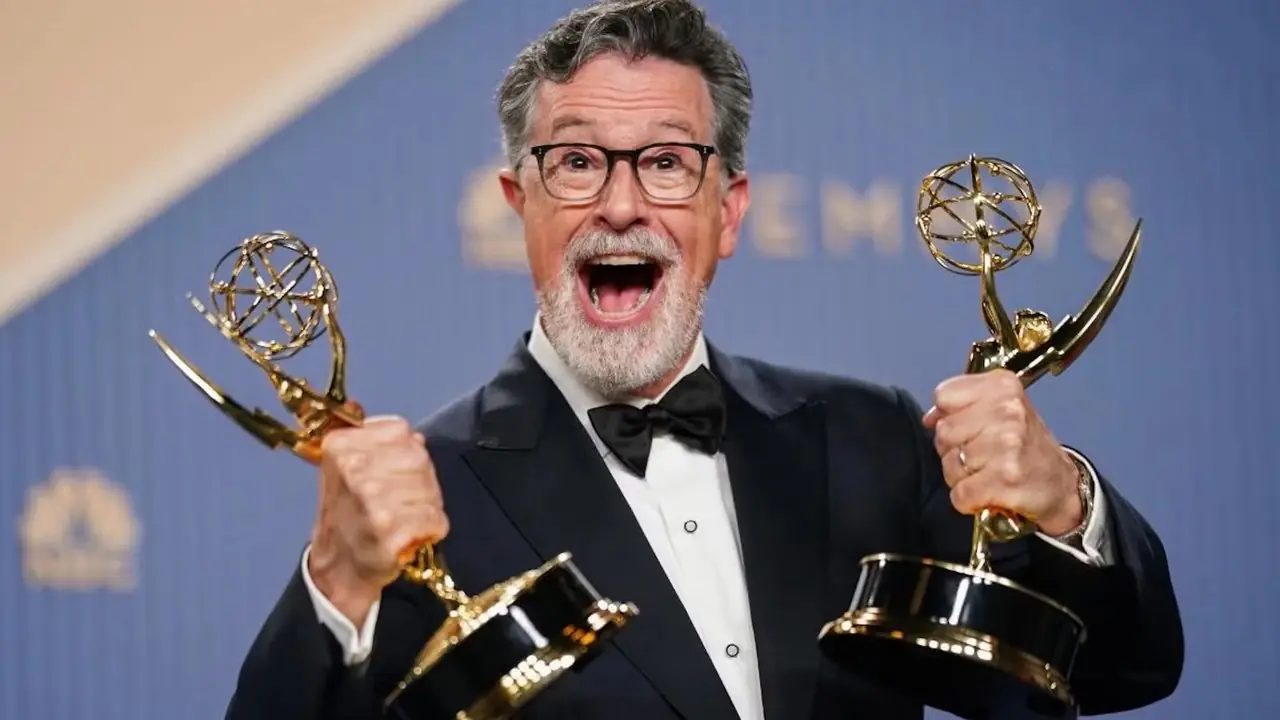 Stephen Colbert detiene due premi dopo gli Emmy del 2026. Stephen Colbert detiene due premi dopo gli Emmy del 2026.