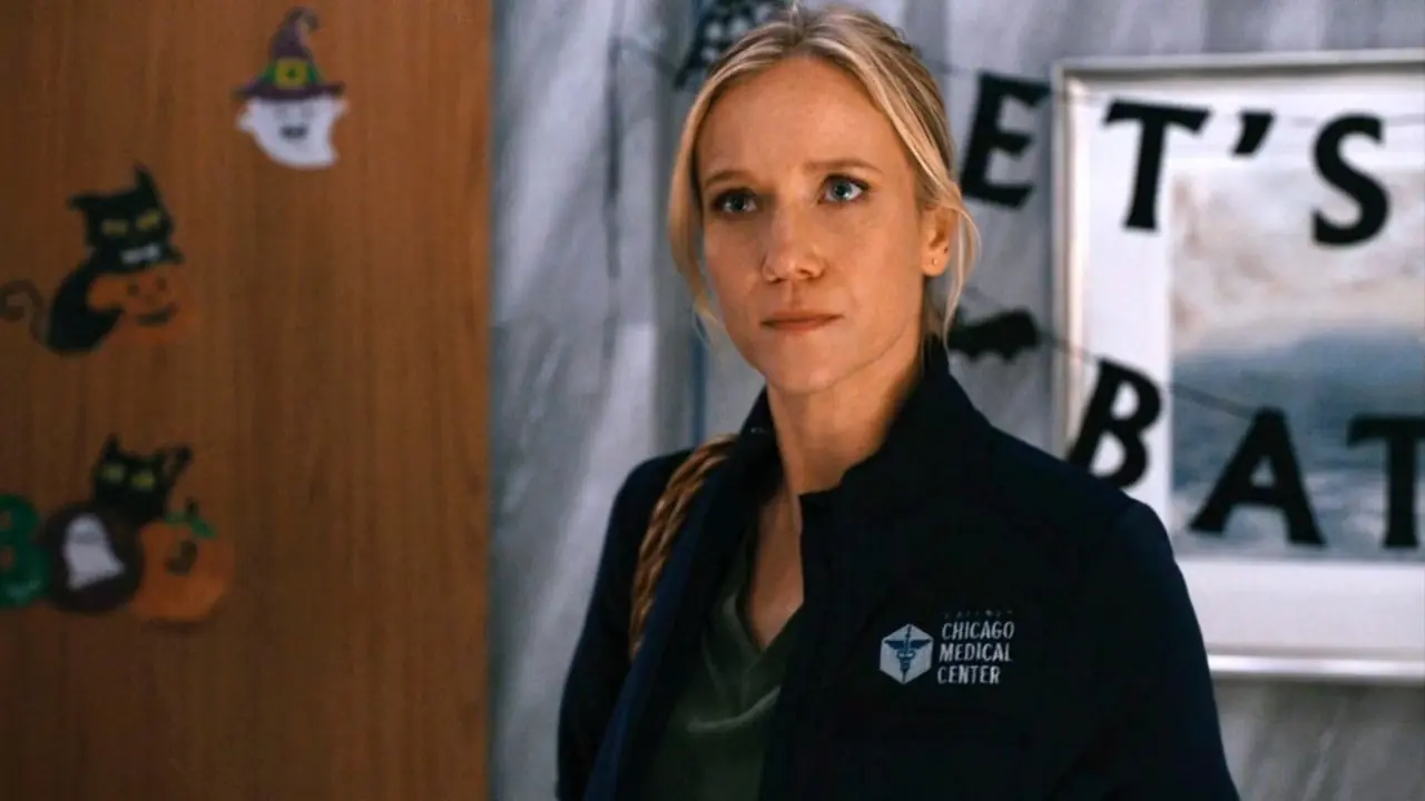 Jessy Schram als Hannah Asher in Chicago Med seizoen 11, aflevering 5