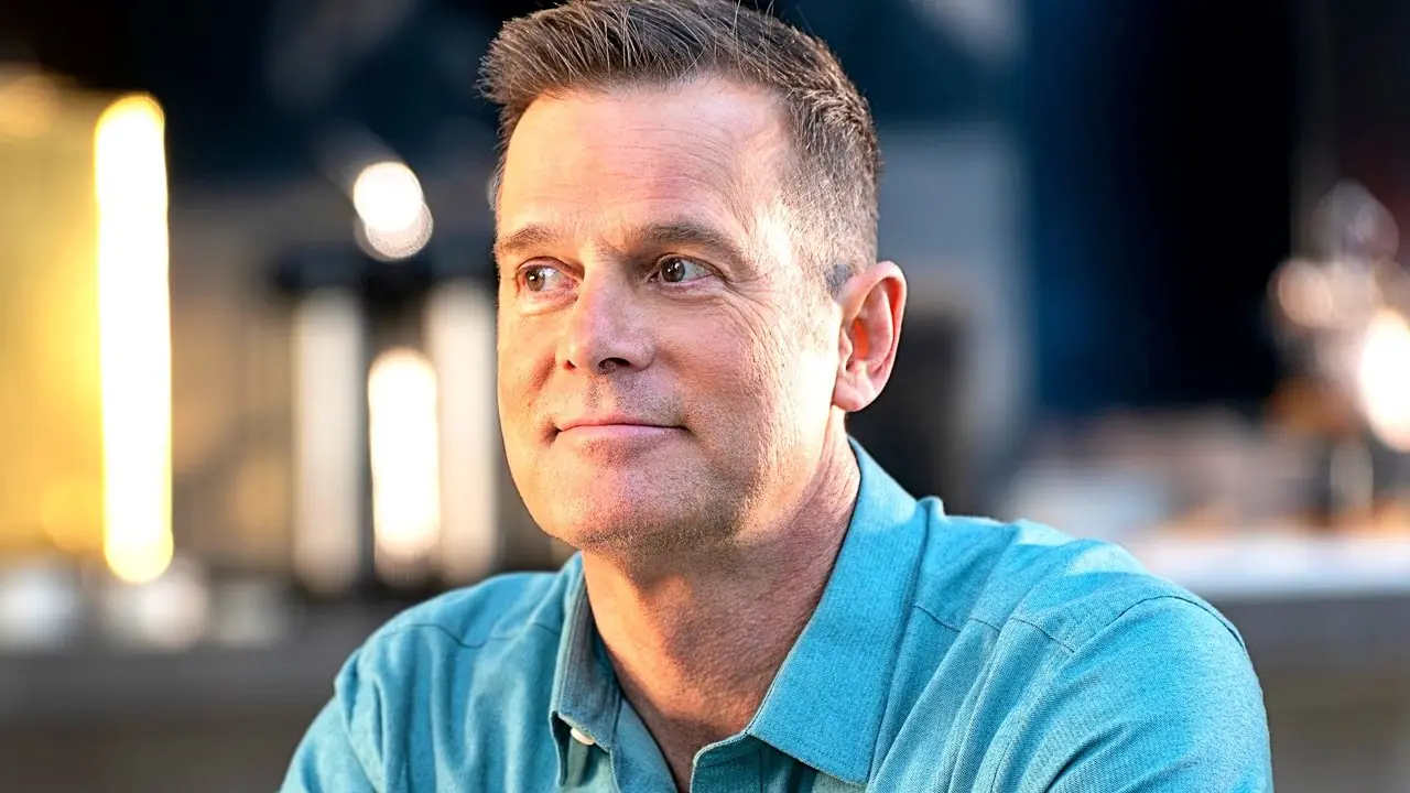 Peter Krause kehrt ins Fernsehen zurück: Offizielle Line-of-Fire-Bilder enthüllen sein Comeback nach der 9-1-1-Kontroverse