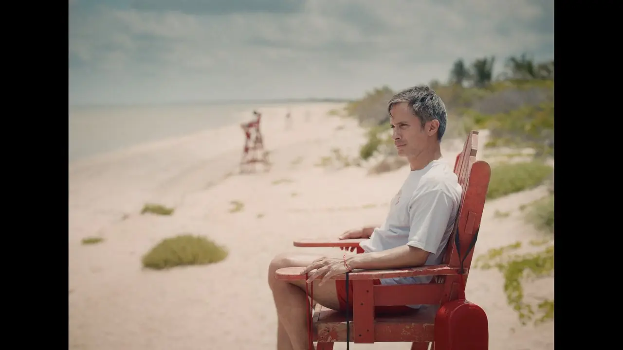 Revue Hombre Al Agua : Gael García Bernal lance un appel à l'action émouvant au TIFF