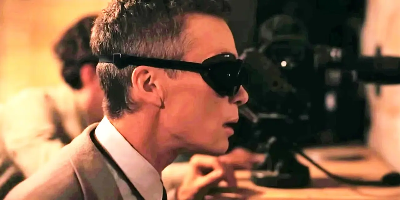 Cillian Murphy jako Oppenheimer oglądający Test Trójcy w Oppenheimer Cillian Murphy jako Oppenheimer oglądający Test Trójcy w Oppenheimer