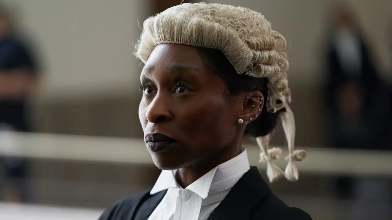 Prima Facie-recension: Cynthia Erivo häpnar med ett kraftfullt rallysamtal i ett gediget juridiskt drama på TIFF