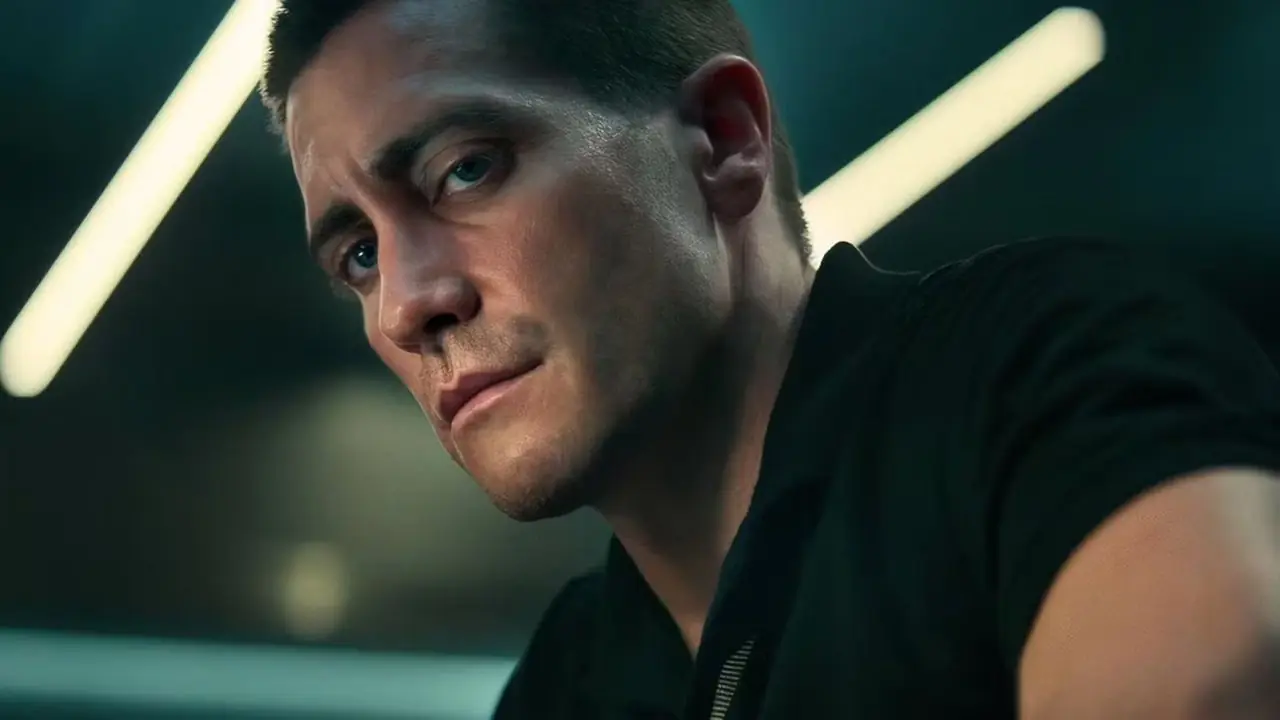 Jake Gyllenhaal como Joe Baylor parece preocupado en The Guilty