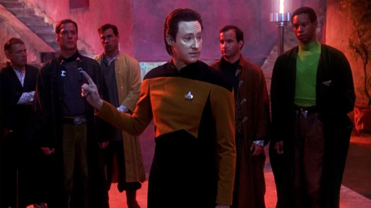 Data erklärt seine Fähigkeiten in Star Trek The Next Generation
