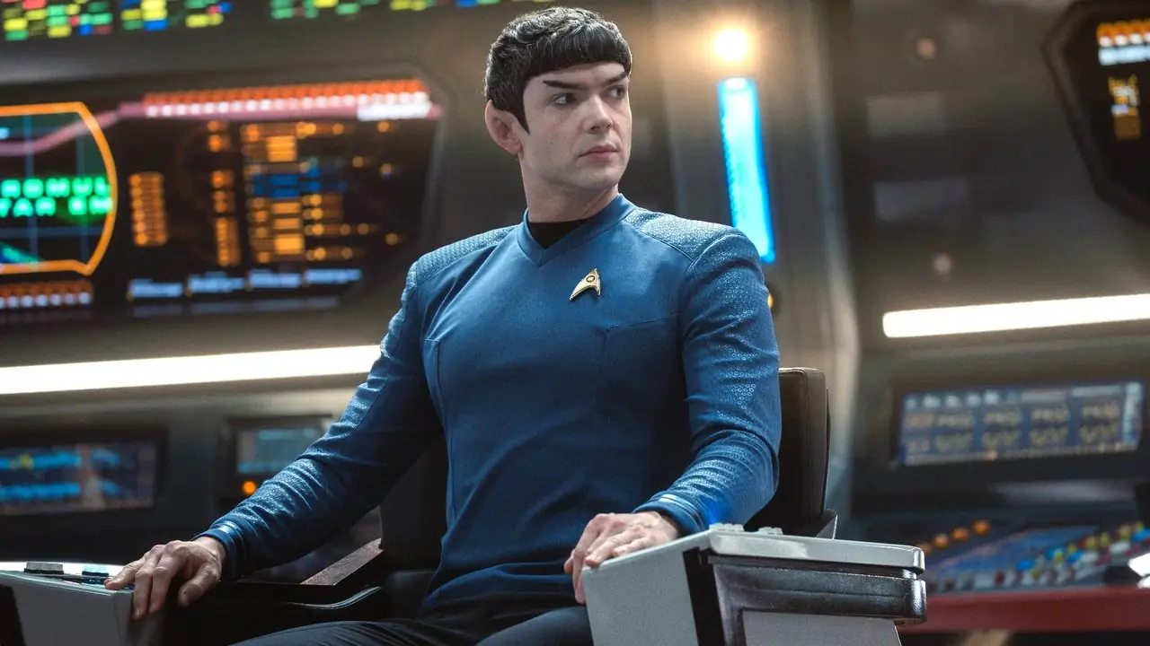 Spock girando en la silla del capitán