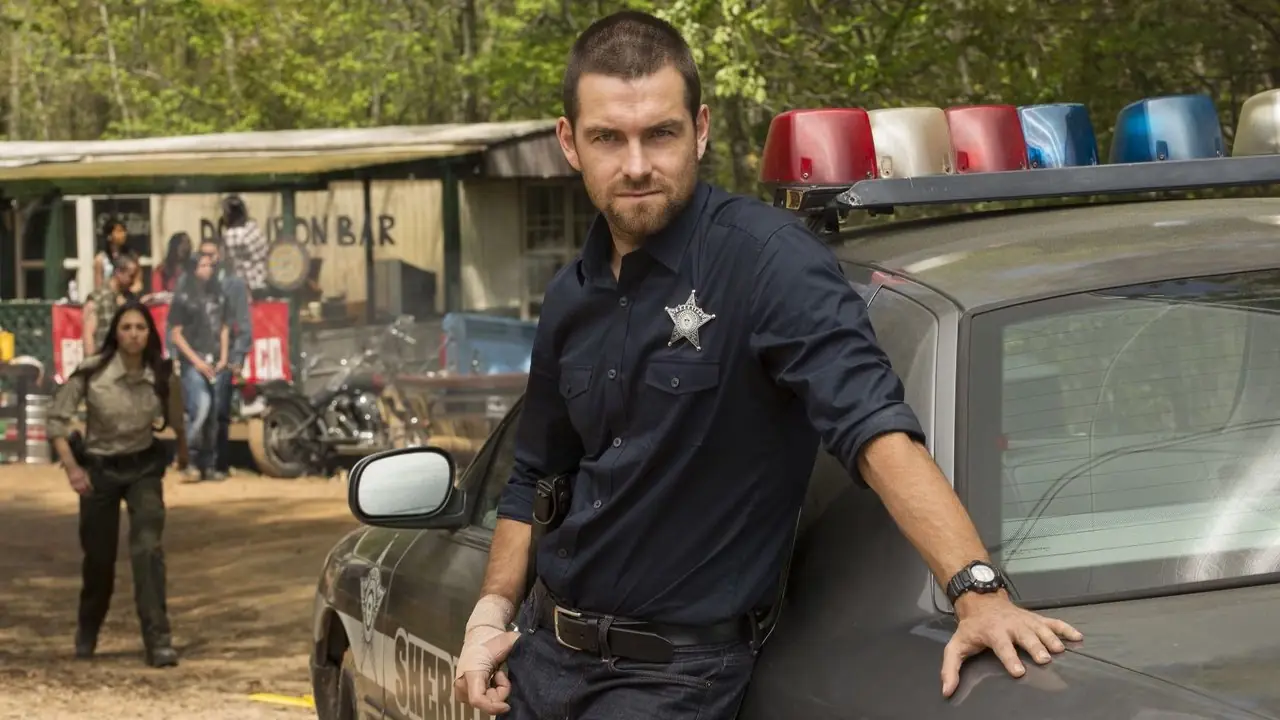 Antony Starr i kriminaldramat Banshee. Antony Starr i kriminaldramat Banshee.