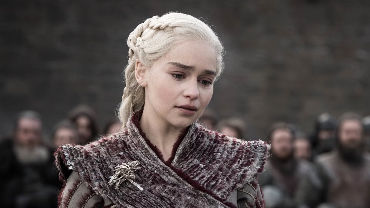Emilia Clarkes Emmy-Auftritt enthüllt die harte Wahrheit über „House of the Dragon“ und signalisiert das Ende der Ära von Daenerys