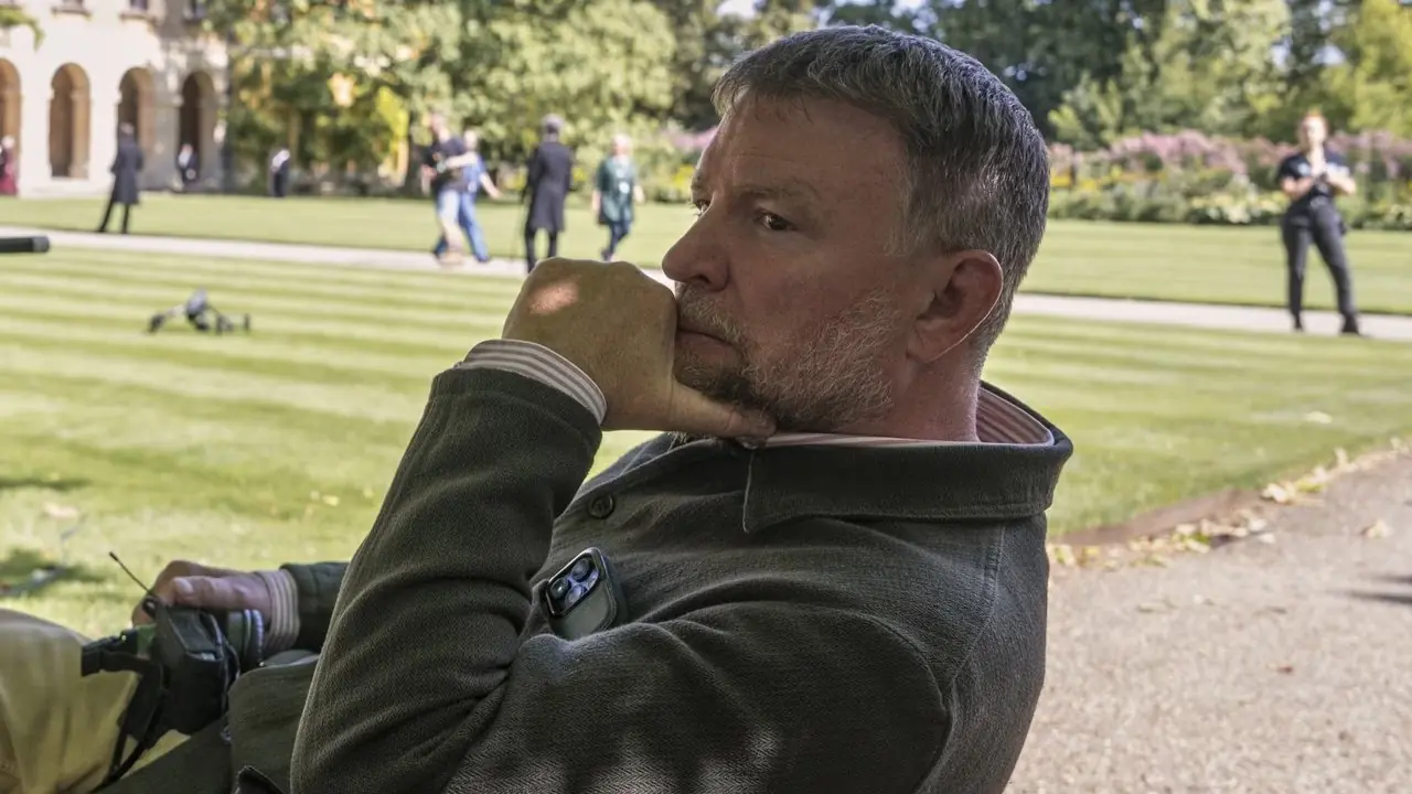 Guy Ritchie sur le tournage de Young Sherlock