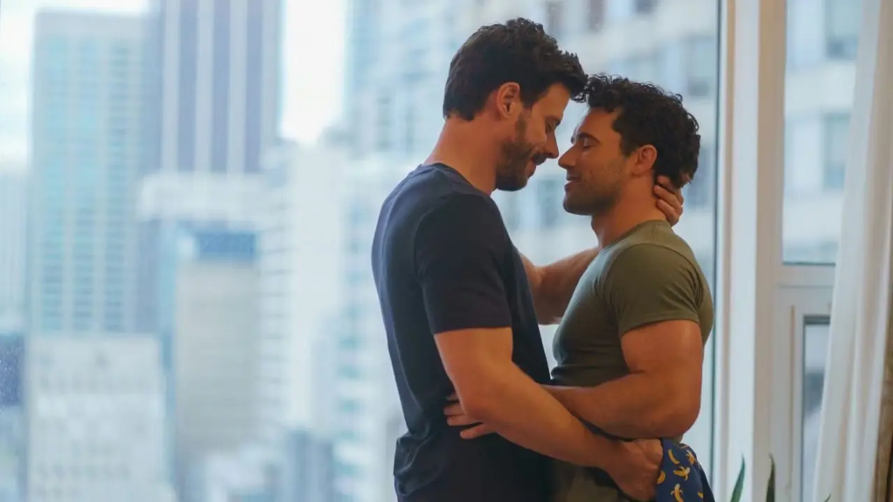 Scott Hunter (François Arnaud) y Kip Grady (Robbie G.K.) lucen íntimos en el episodio 3 de Heating Rivalry.
