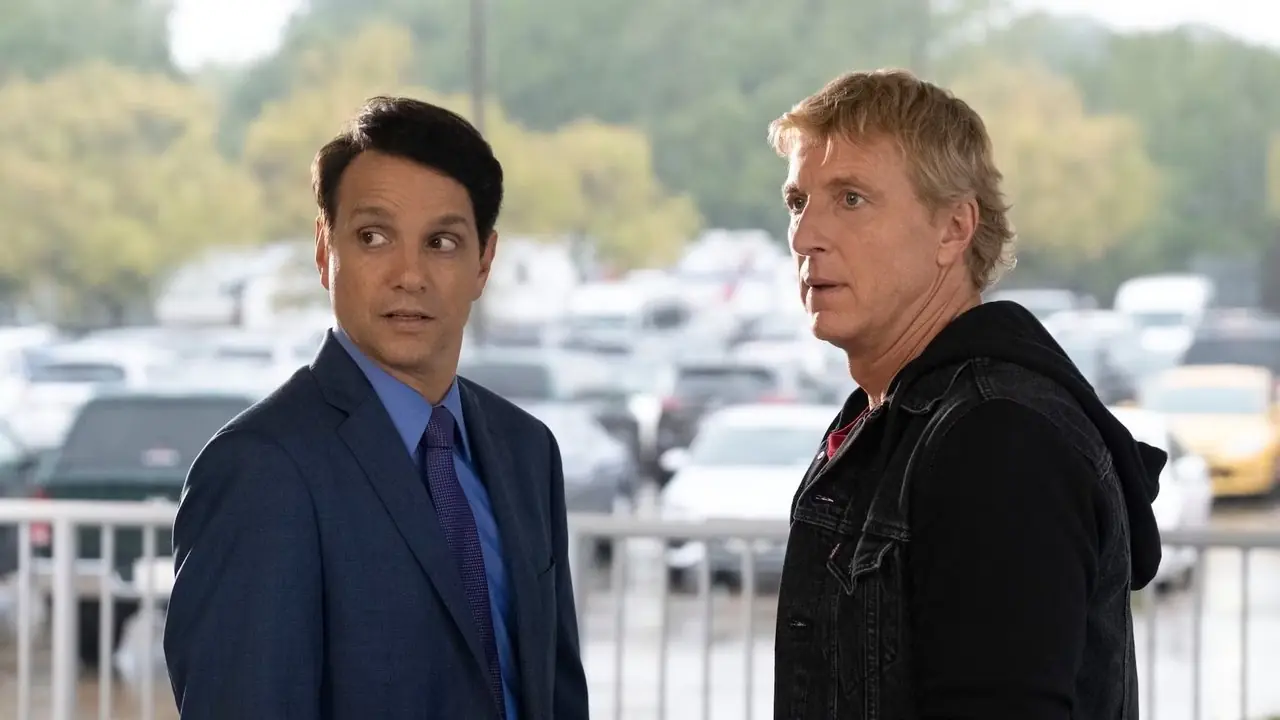 William Zabka y Ralph Macchio en Cobra Kai William Zabka y Ralph Macchio en Cobra Kai