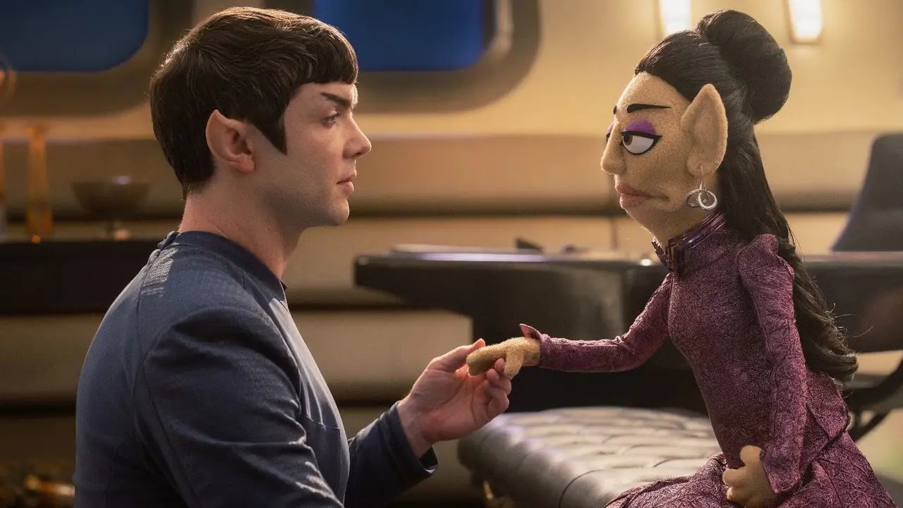 Spock medita con el títere T'Pring