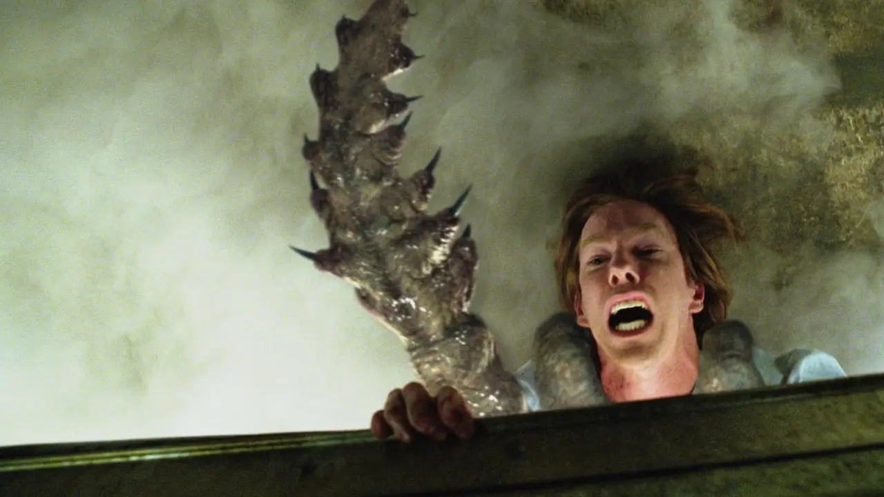 Chris Owen wurde in „The Mist“ 2007 von einem großen Tentakel angegriffen
