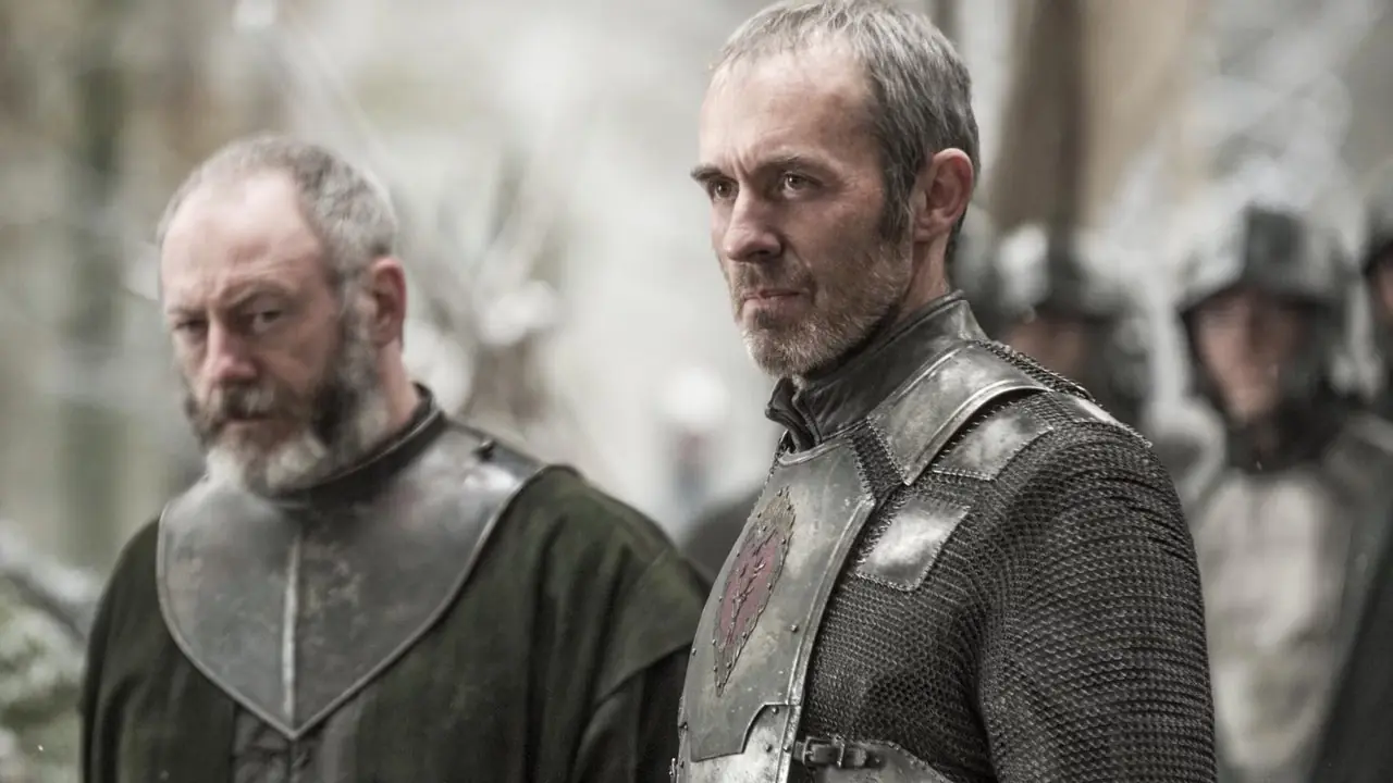Stannis Baratheon (Stephen Dillane) junto a Davos (Liam Cunningham) en Juego de Tronos