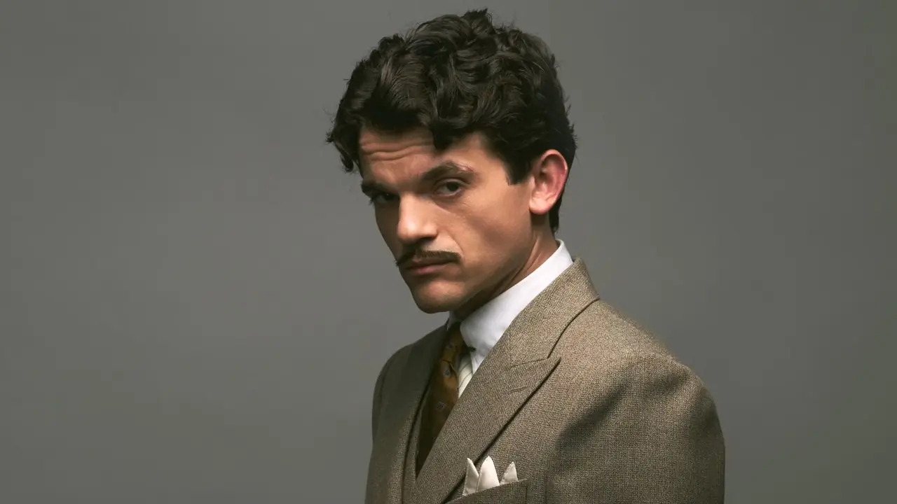Edward Blumel Hercule Poirot rolünde