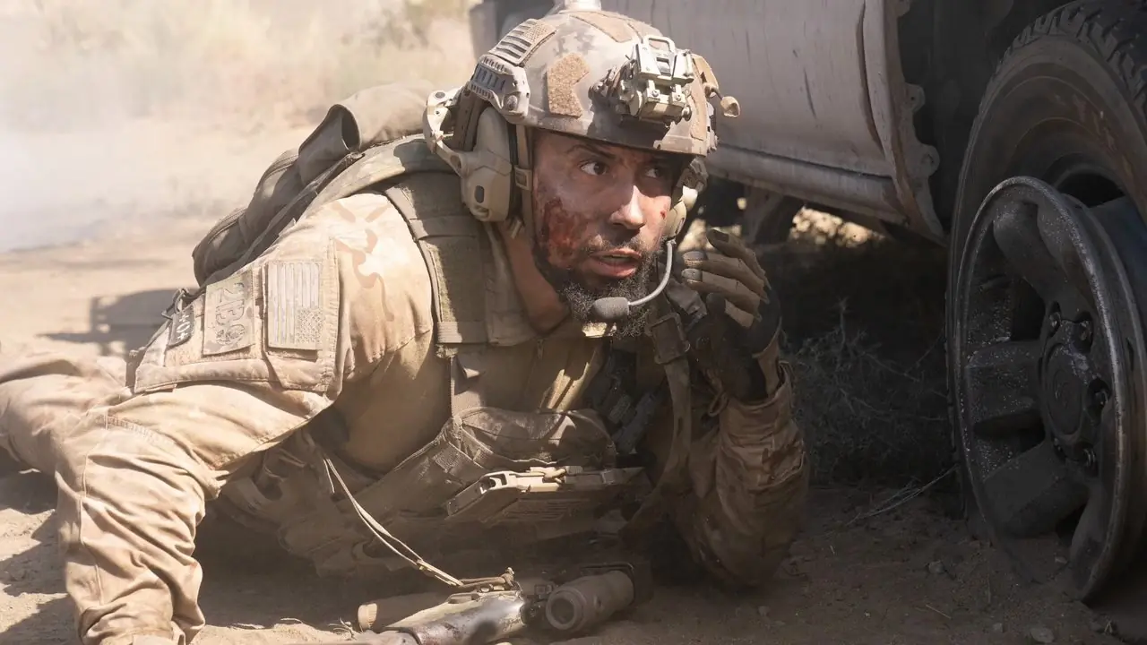 Neil Brown Jr. como Ray Perry en el equipo SEAL