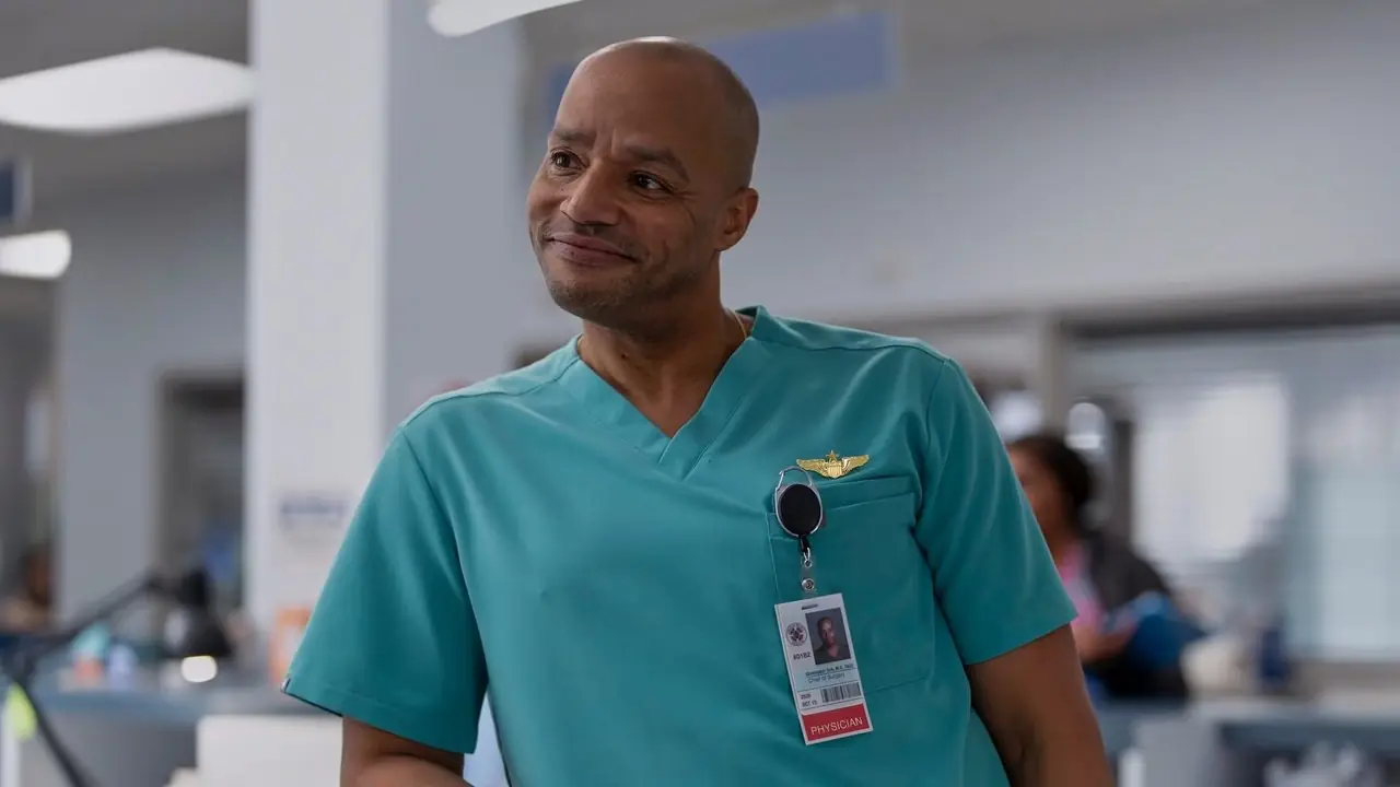 Donald Faison explique comment Scrubs Season2 défie le meilleur couple de la télévision