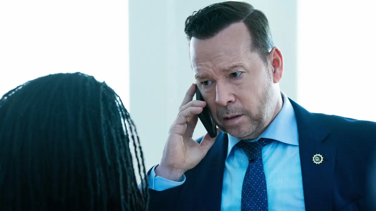 Fotograma de Donnie Wahlberg como el detective Danny Reagan en la temporada 1 de Boston Blue.