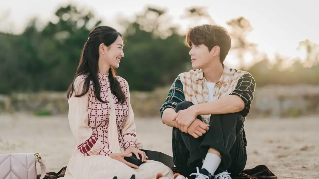 Shin Min-a og Kim Seon-ho i hjembyen Cha-Cha-Cha