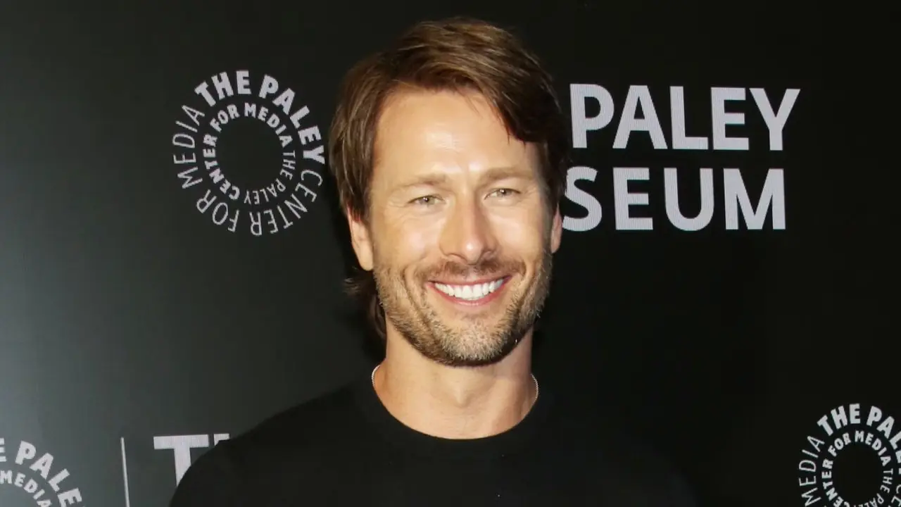 La serie R-Rated di Glen Powell sta rapidamente perdendo terreno in streaming nonostante il record di Rotten Tomatoes