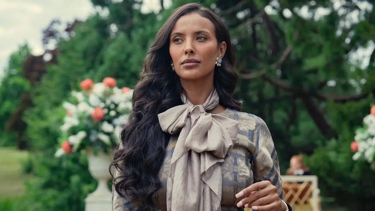 Maya Jama en The Gentlemen temporada 2