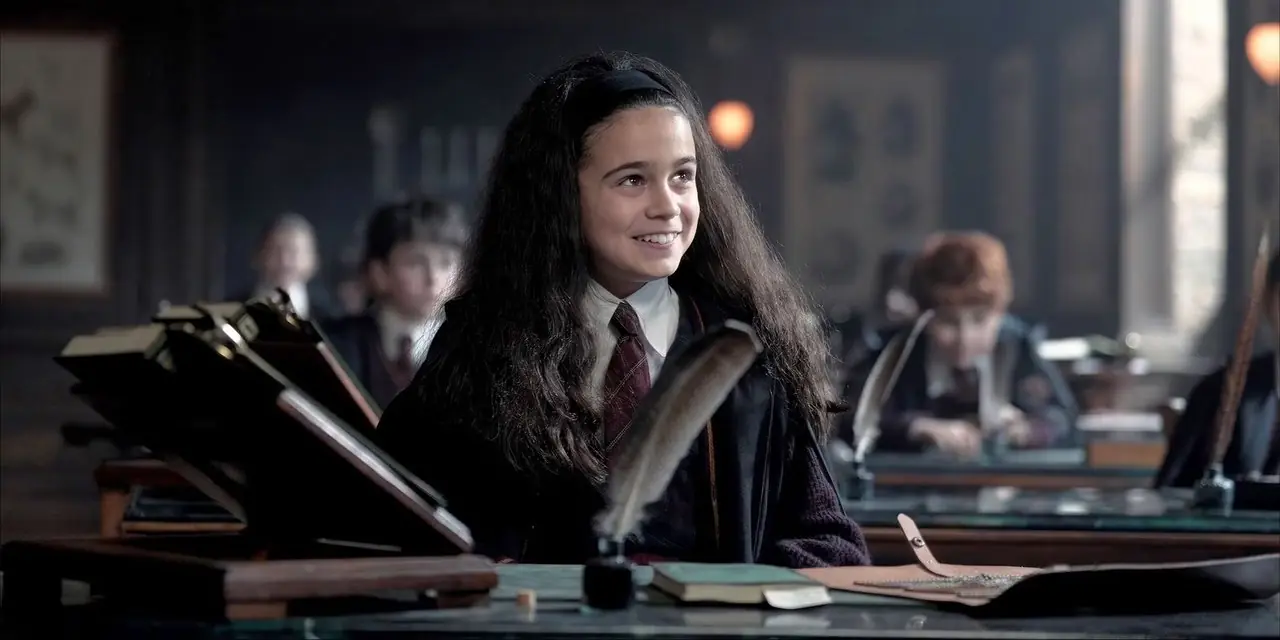 Arabella Stanton sonriendo como Hermione Granger
