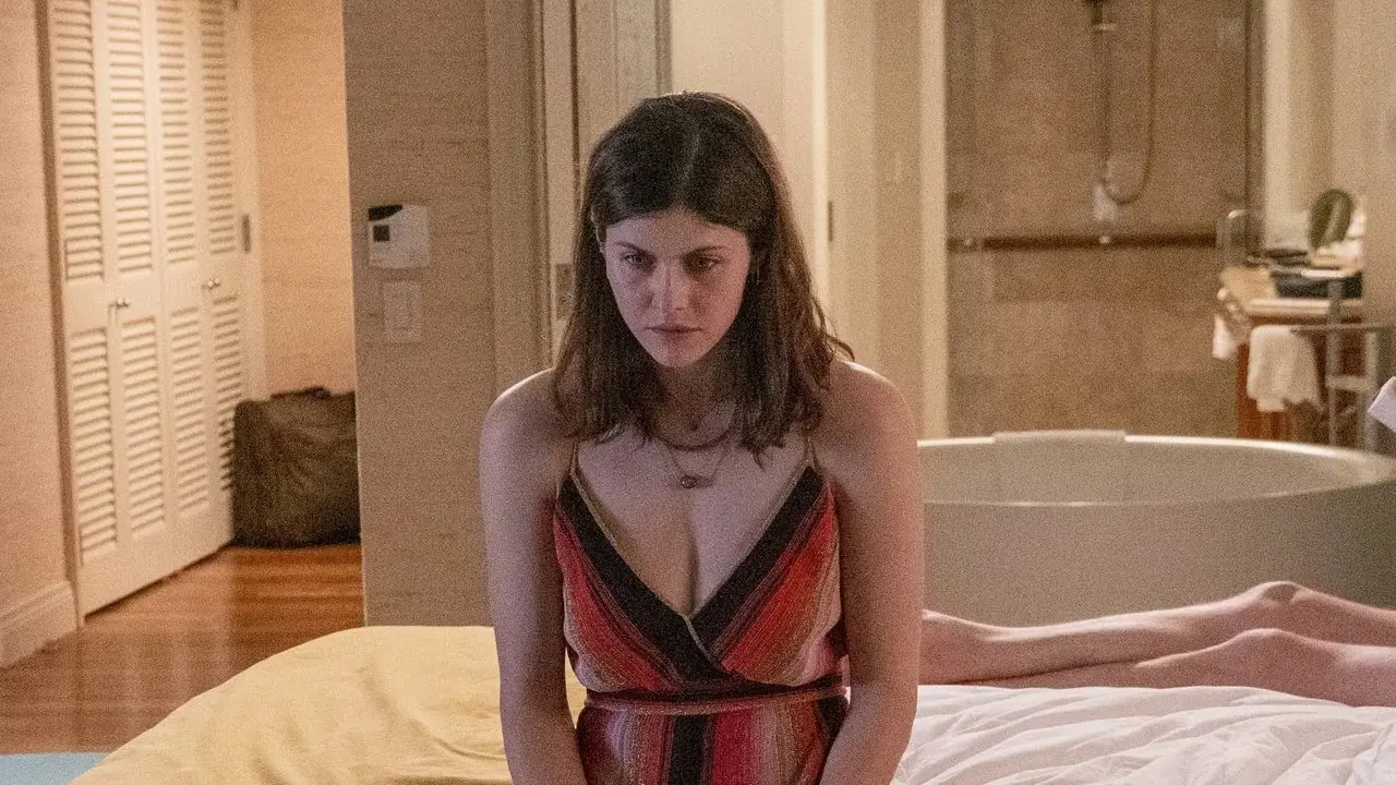Alexandra Daddario i The White Lotus sesong 1