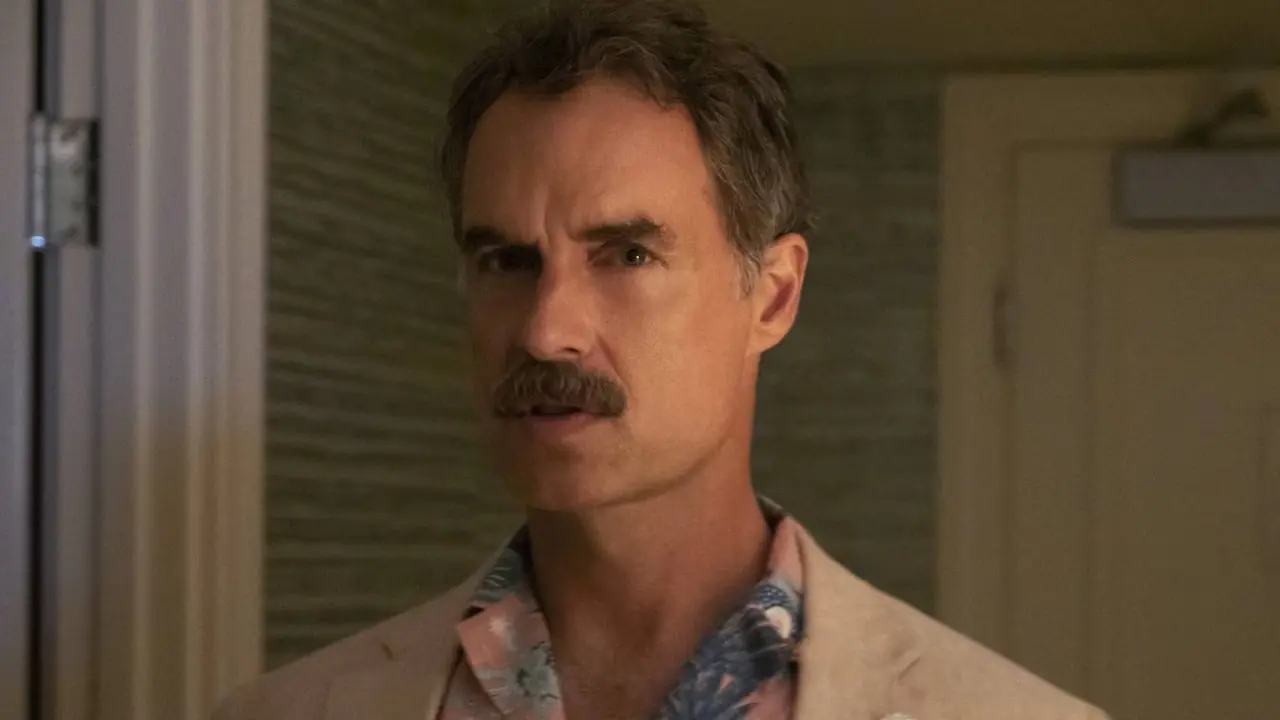 Murray Bartlett som Armond i The White Lotus sesong 1