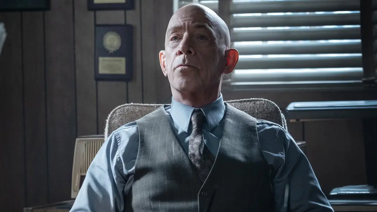 JK Simmons و Tom Brittney يكسران النهاية الصادمة وتداعيات The Westies الحلقة 1