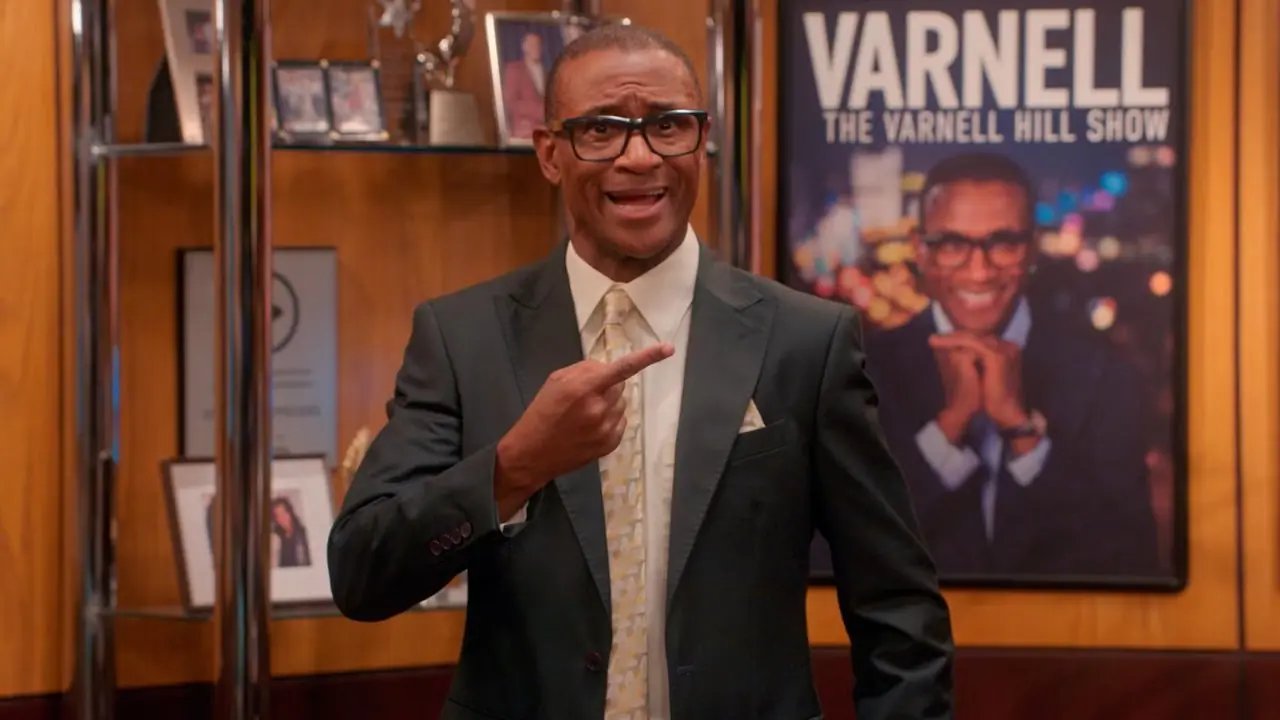 Varnell, The Varnell Hill Show'da bir şeyi işaret ediyor