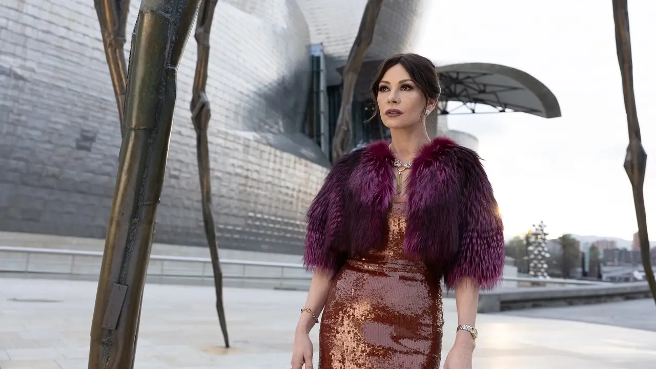 Standbild von Catherine Zeta-Jones als Jackie Price in Kill Jackie.
