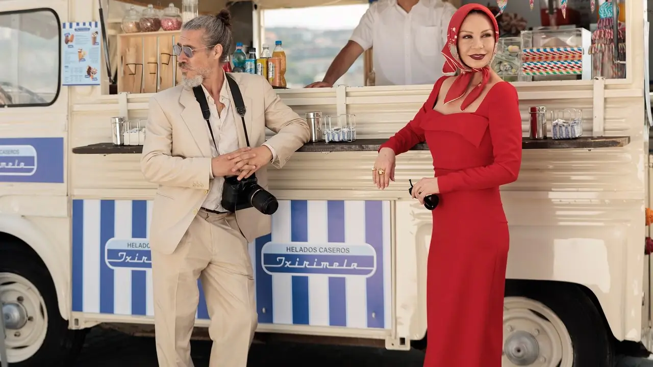 Ancora di Oscar Jaenada nei panni di Zigor e Catherine Zeta-Jones nei panni di Jackie in Kill Jackie.