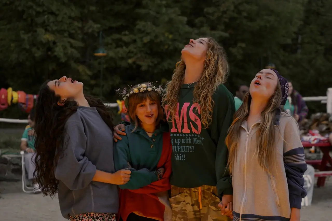 Annie Jacobson (Ella Rubin), Maple (Mabel Strachan), Oona (Bo Bragason) och Ramona (Amélie Hoeferle) i STERLING POINT