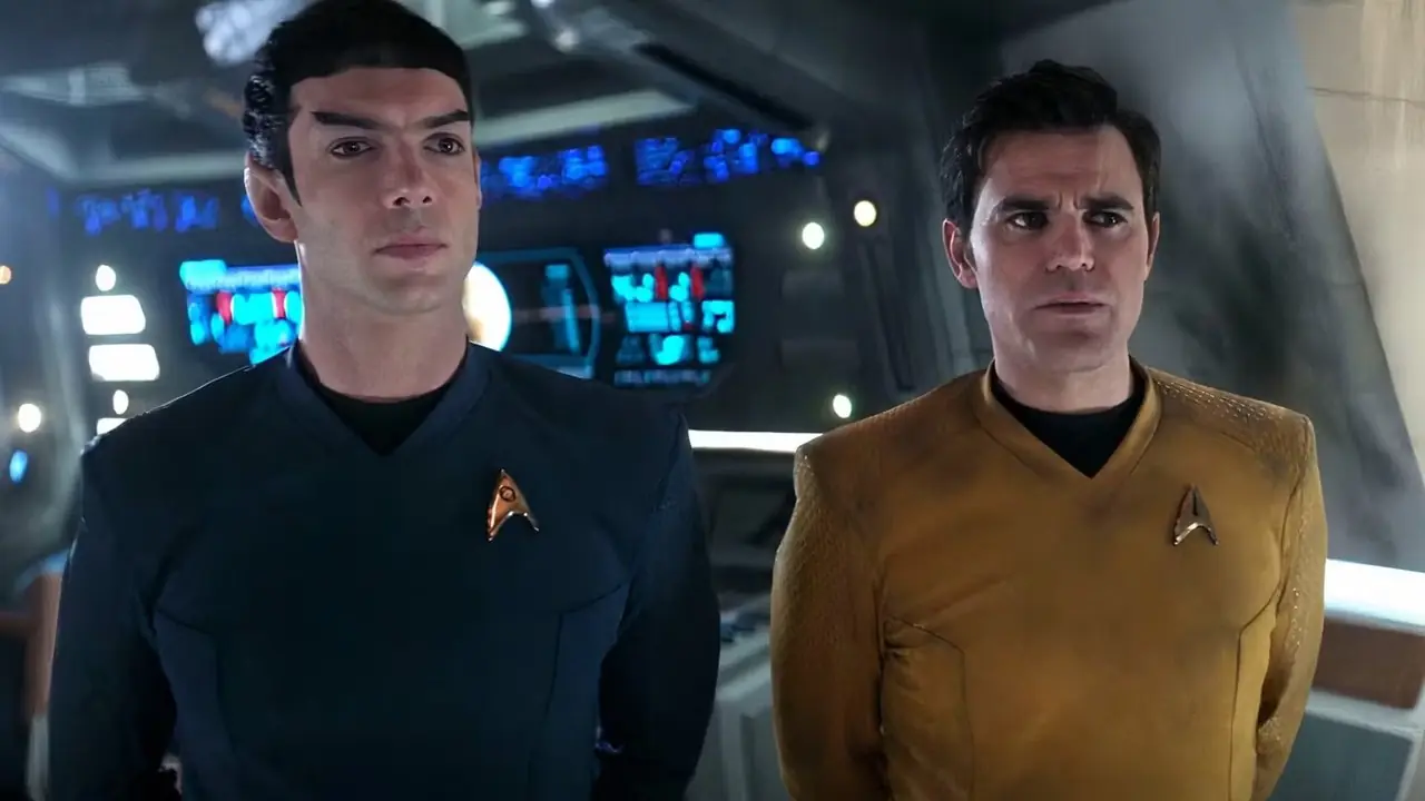 Spock y Kirk uno al lado del otro Spock y Kirk uno al lado del otro