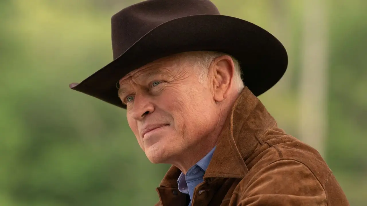 Cal van Neal McDonough glimlacht in Tulsa King