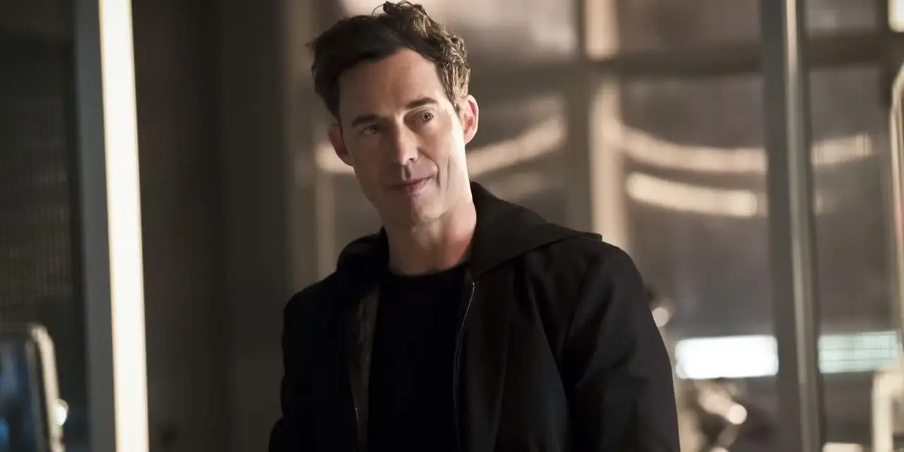Tom Cavanagh nel ruolo del dottor Harrison Wells