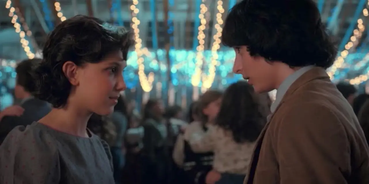 Mike og Eleven på slutten av Stranger Things sesong 2